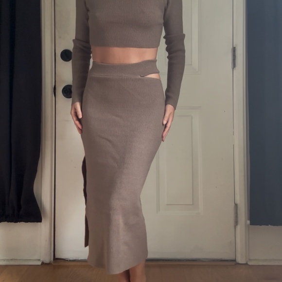 Ribbed Taupe Cut Out Skirt set - Picture 8 of 11